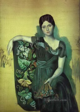 パブロ・ピカソ Painting - 肘掛け椅子に座るオルガの肖像 1917年 パブロ・ピカソ